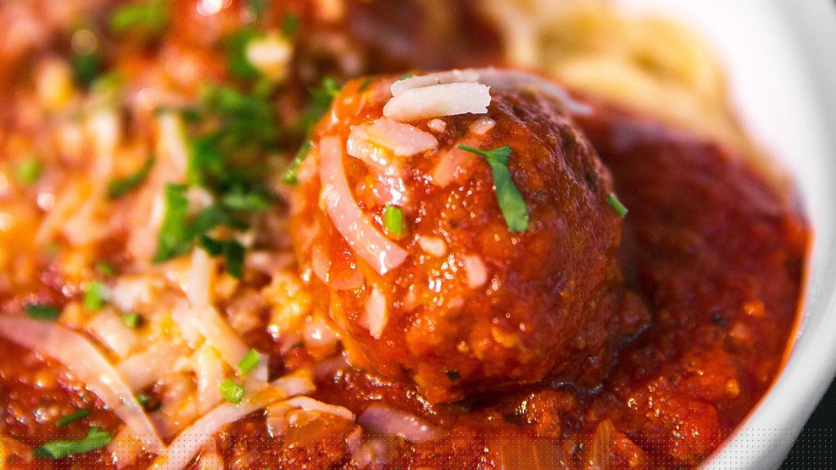 Resep Bakso Nasi BBQ, Pilihan Praktis untuk Makan Malam Keluarga