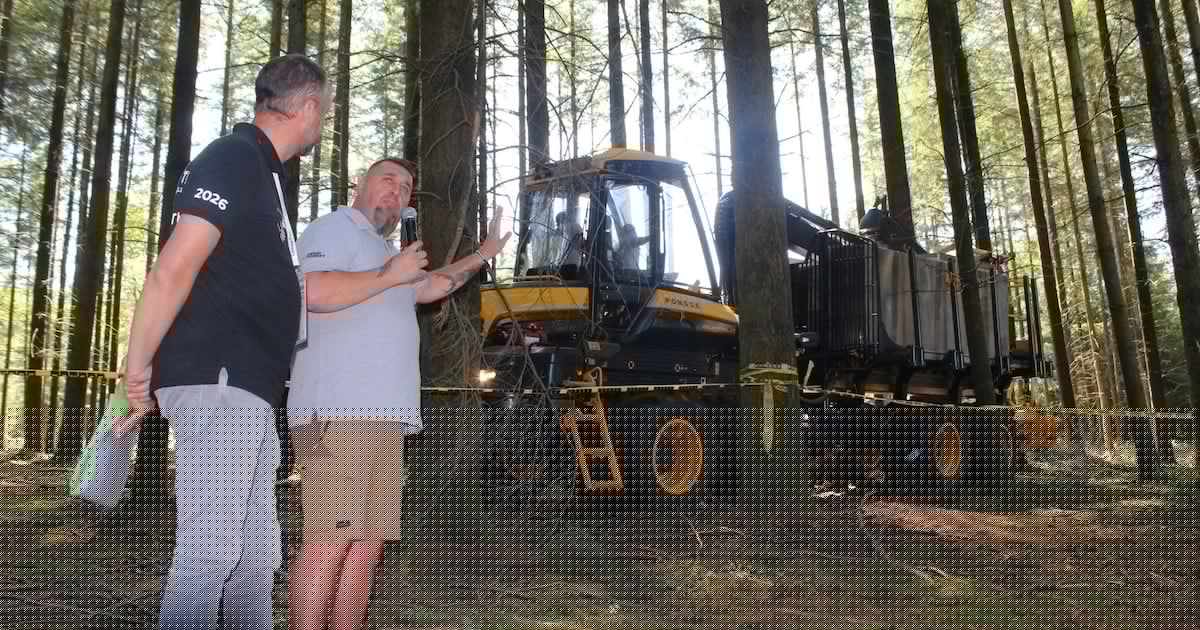 Parcours innovation à Demo Forest : une capacité de 10 m3 et une portée de 50 m : les atouts du nouvel équipement de lutte contre les feux de forêt