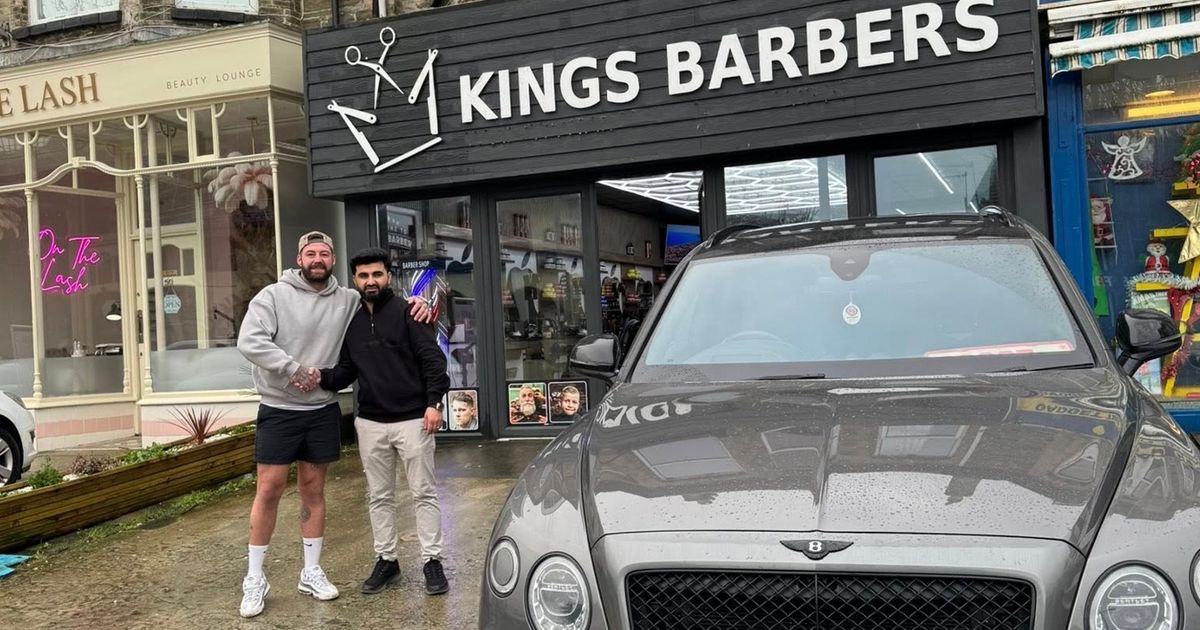 Customer stands up for barber after claims by 'racist w*****s' go viral