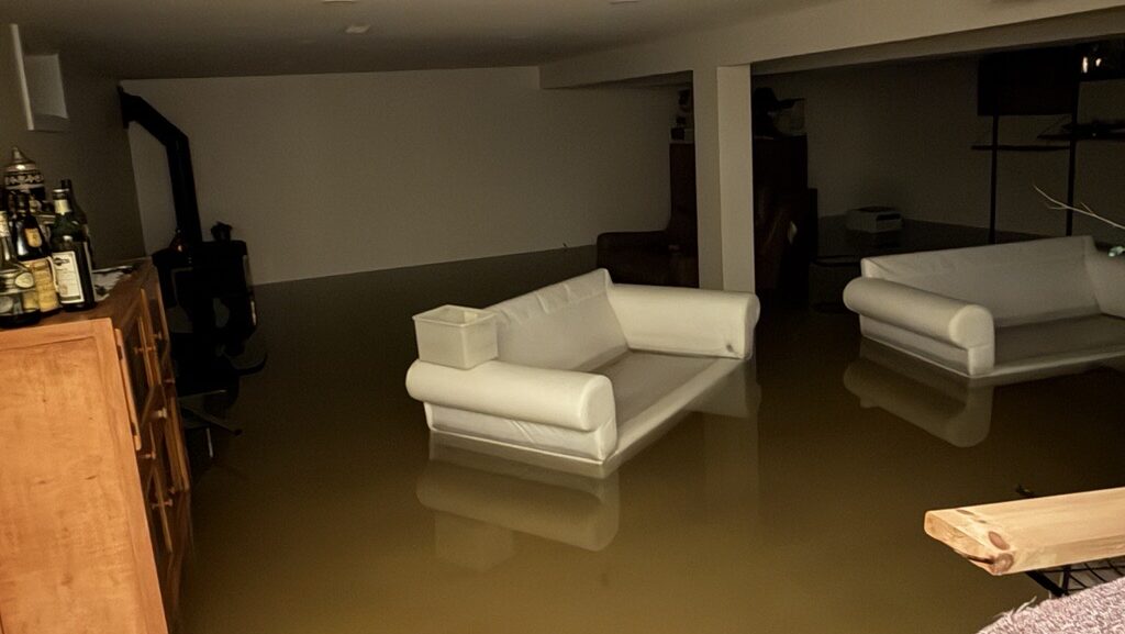 Pierrefonds residents affected by flooding demand permanent solutions