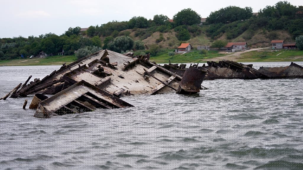 Low water levels: EU clears old Nazi warships from the Danube