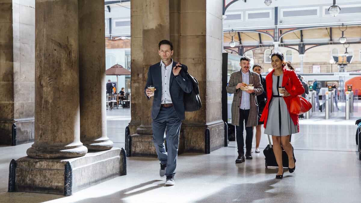 UK vacancies slip in August, but salaries hold steady