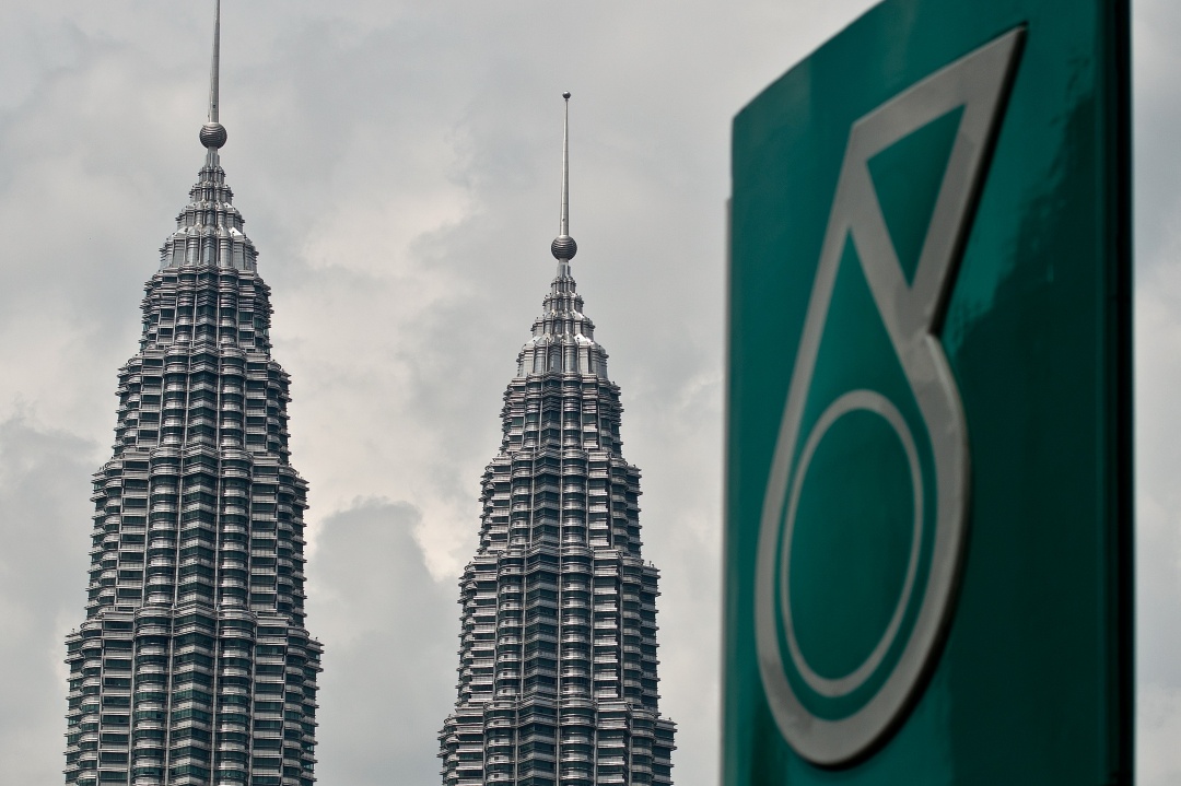 Chong suggests 30 pct Sarawak equity in Petronas as alternative to court battle