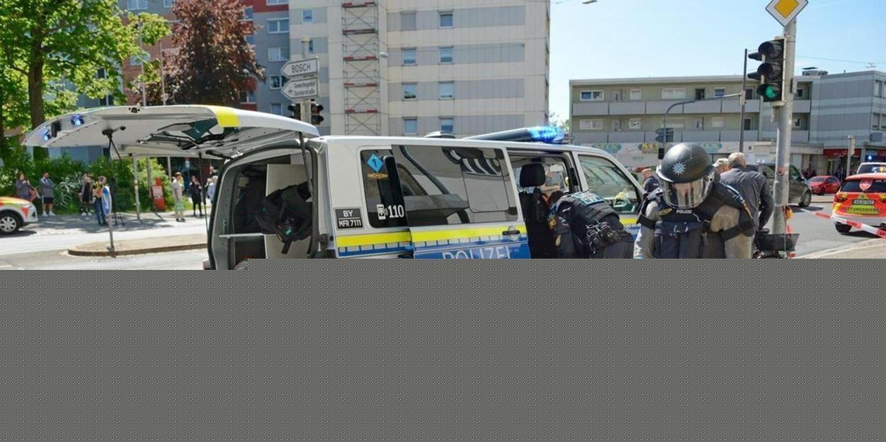 Großeinsatz mit USK in Erlangen: Beamte umstellen Berufsschule - Das war zuvor passiert