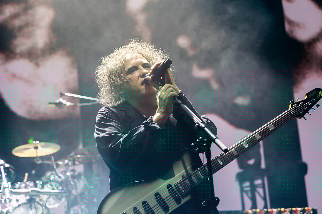 Vilniuje grosianti grupė „The Cure“ nenustoja stebinti: kiekvienas koncertas – vis kitoks