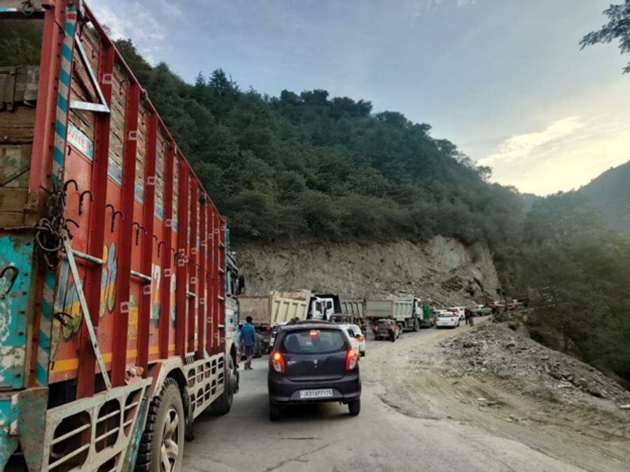 Baramulla-Uri highway remains closed beyond scheduled time