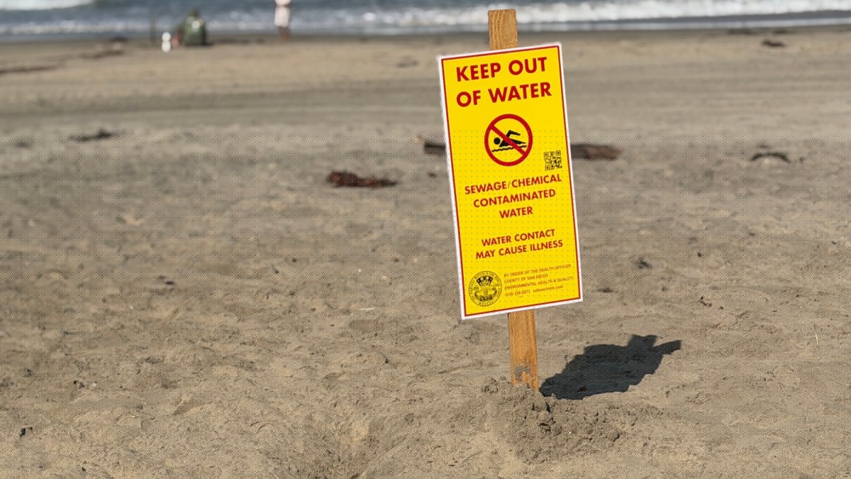 ‘Keep out of water': Contamination warning signs back at Imperial Beach after just days
