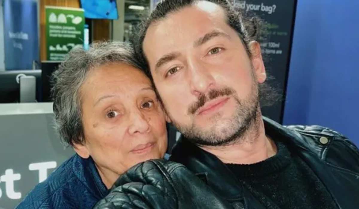 Arthur Gourounlian shares an incredible resemblance between his mum and Blu