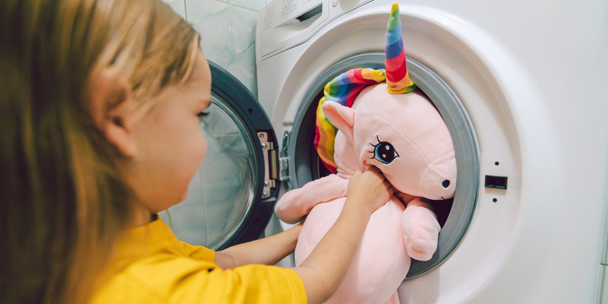 7 Surprising Things Cleaning Pros Say You Can Wash in the Washing Machine
