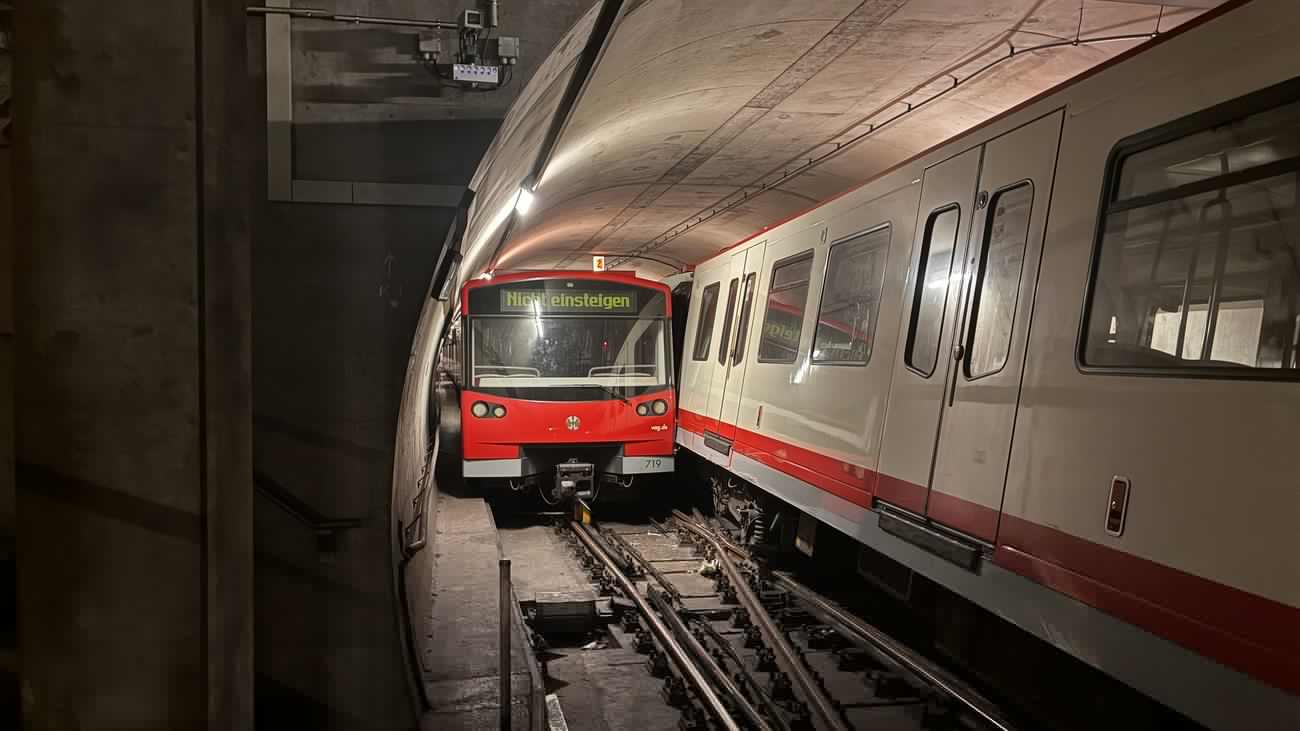U-Bahn-Kollision: Fahrerlose U-Bahn touchieren sich bei Rangierfahrt