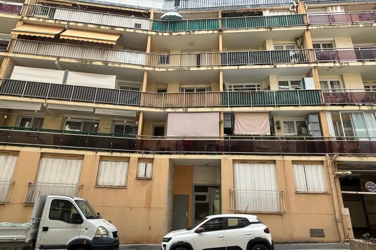 « J’ai conscience que j’ai enlevé la vie de mon fils » : face au juge, l’attitude troublante du père mis en examen pour assassinat à Nice