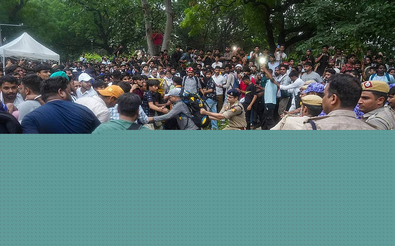 Hindistan’da “Hamam Böceği Halk Partisi” isyanı: Gençler neden sokakta?