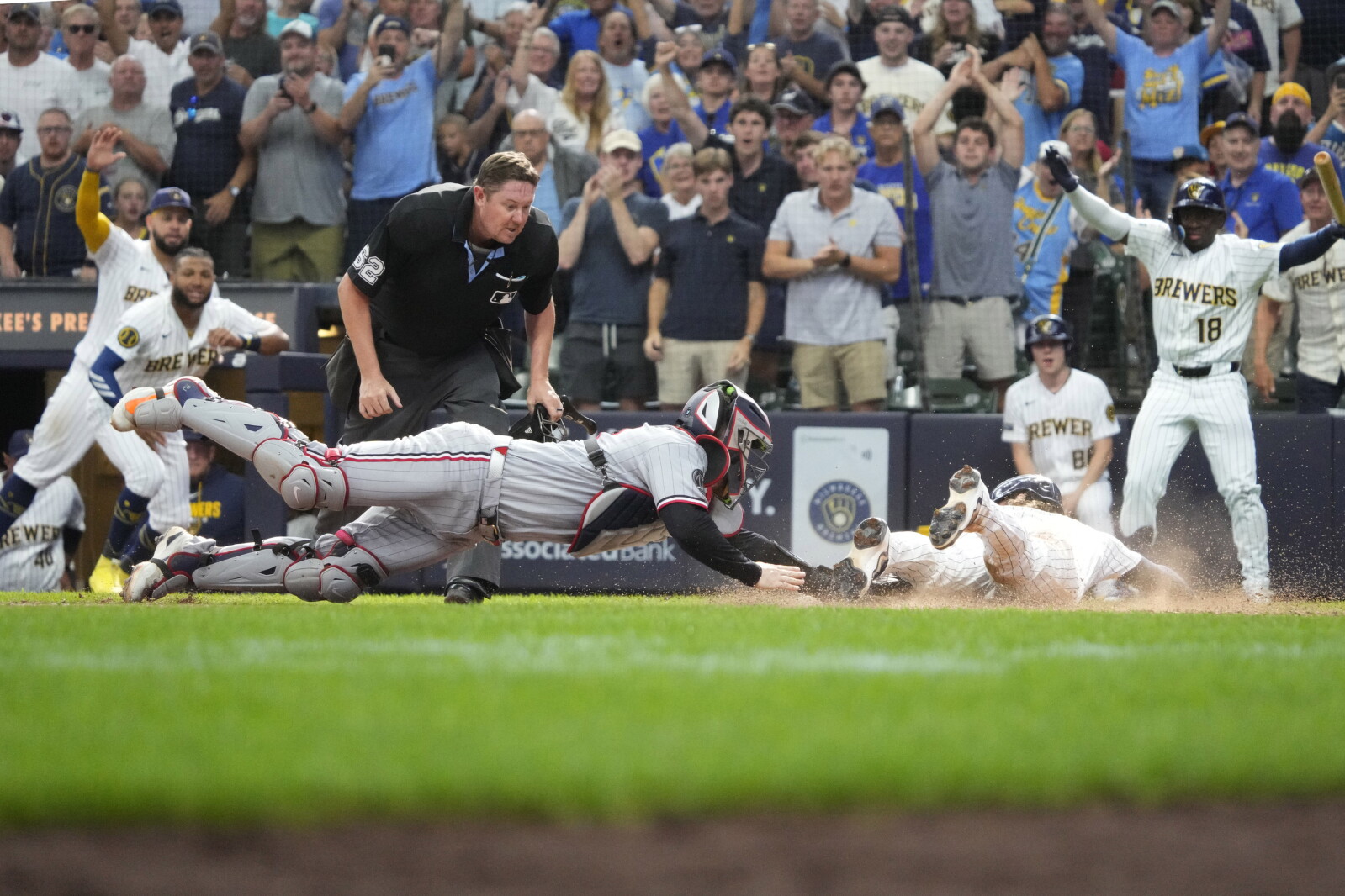 Brewers walk off Twins in series finale