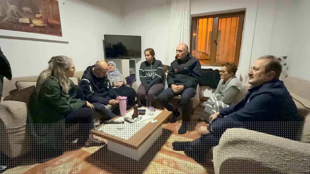 AK Parti Milletvekili Ceyda Bölünmez Çankırı, Foça'daki sel felaketinde kaybolan Bülent Kaptanoğlu'nun ailesini ziyaret etti