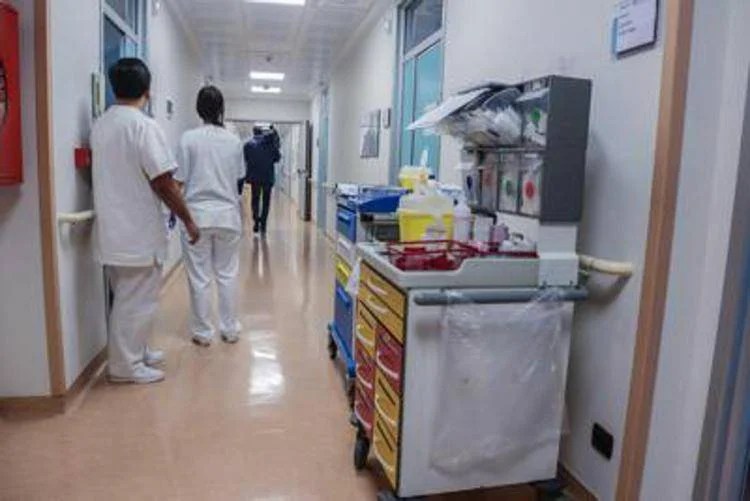 Contratto Sanità 2025-2027, aumenti fino a 240 euro per gli infermieri