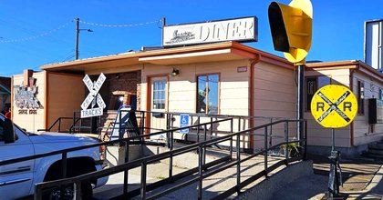 This Tiny Diner In Wyoming Has Giant Cinnamon Rolls Known Around The World