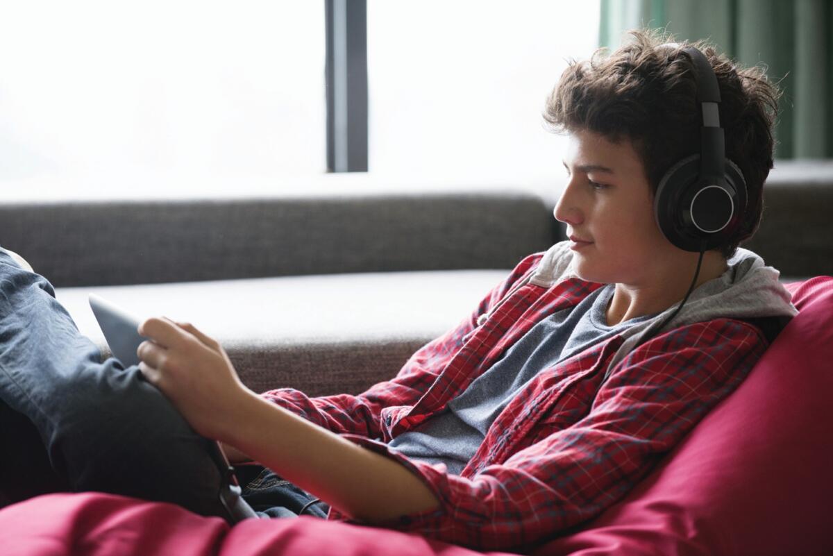 Does Gen Y listen to the radio in 2025?