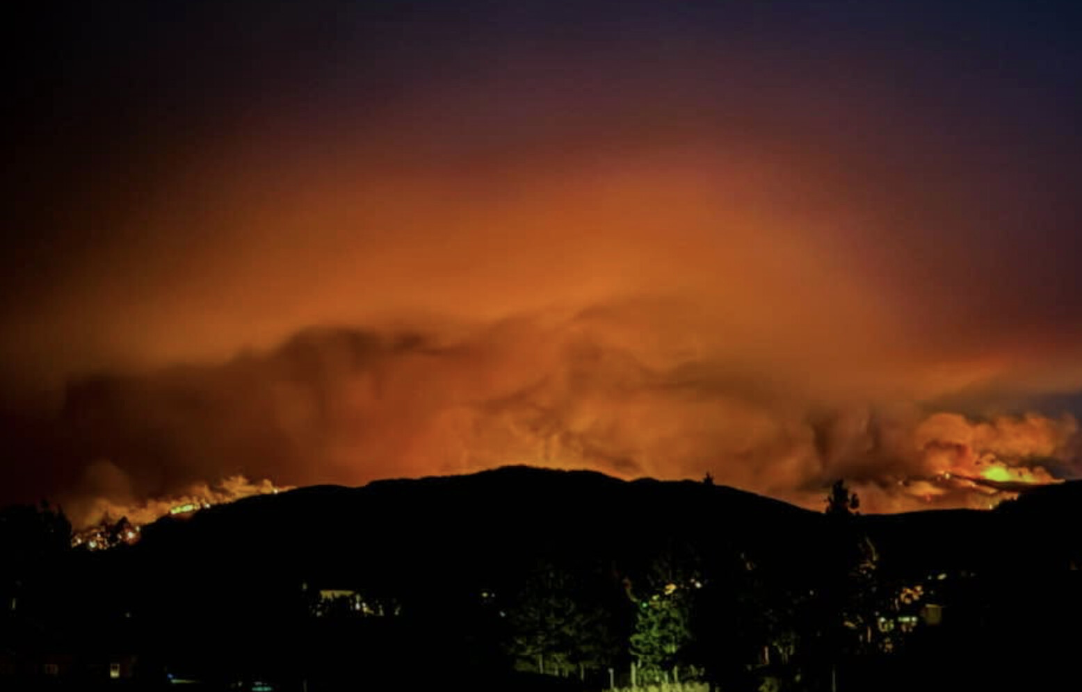 Summerland in 'fog of war' as wildfire grows to 9,500 hectares, evacuations remain in place (Summerland)