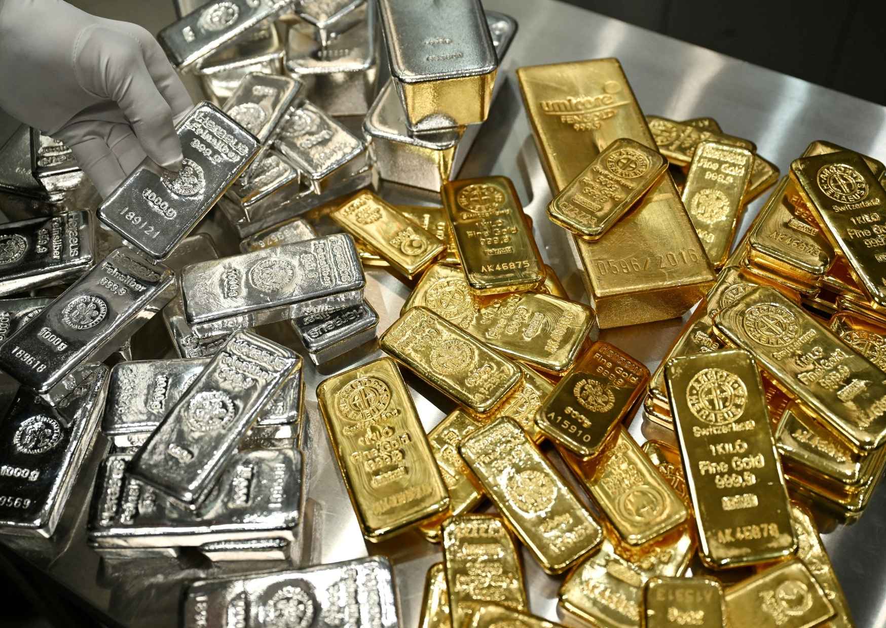 Gold Prices Soar Beyond $5,400 as Historic Rally Continues