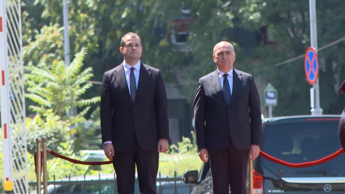 Cine este Vasile Tofan, omul de afaceri care, de ziua sa, "a primit cadou" funcția de premier al Moldovei. VIDEO: Primire cu fast în România / Declarații