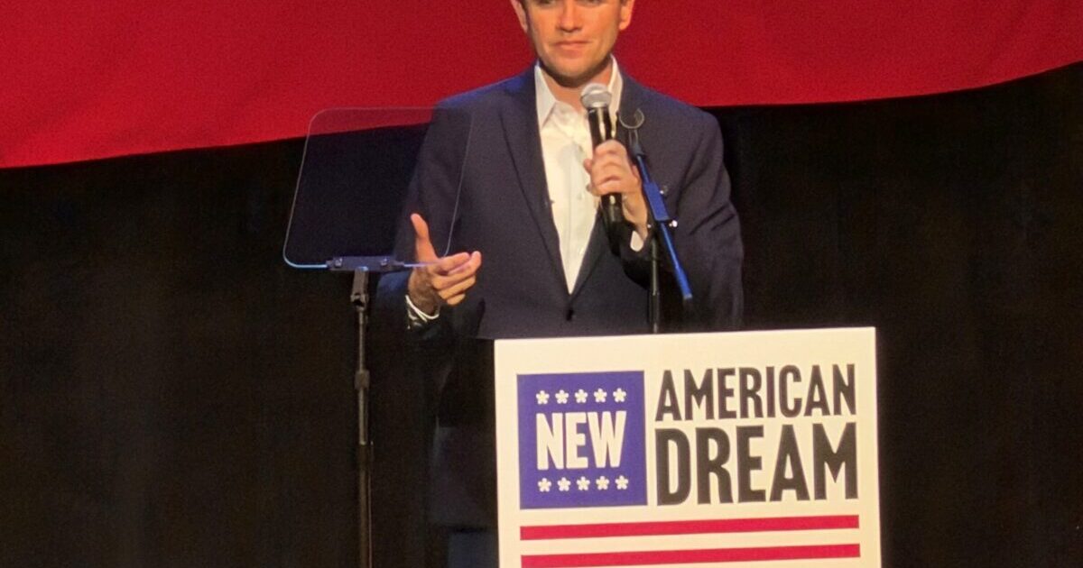 James Talarico leans into populist message in Pasadena, attacking Ken Paxton and 'billionaire megadonors'