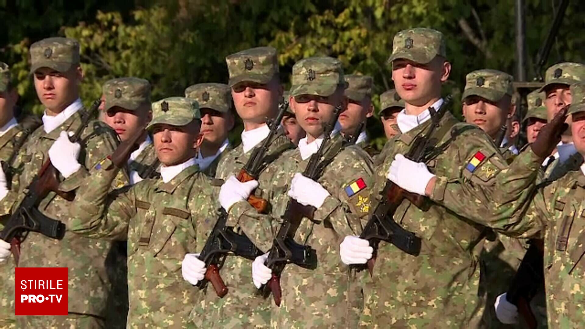 Stagiu militar voluntar de 4 luni pentru românii între 18-35 de ani. Proiectul de lege, azi pe masa Guvernului