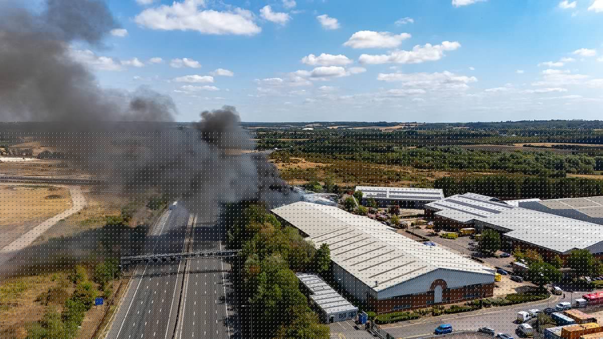 M25 closed as industrial estate fire rages next to motorway amid fears of 'explosion'