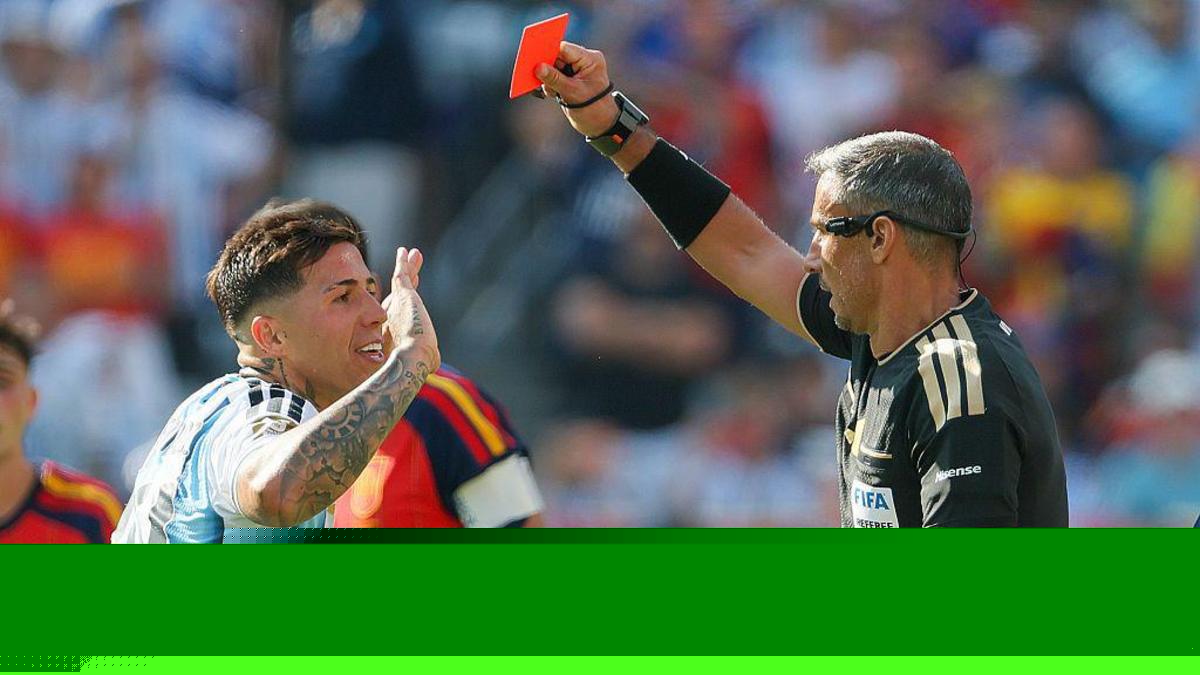 Fernandez defends Argentina as Messi questions remain