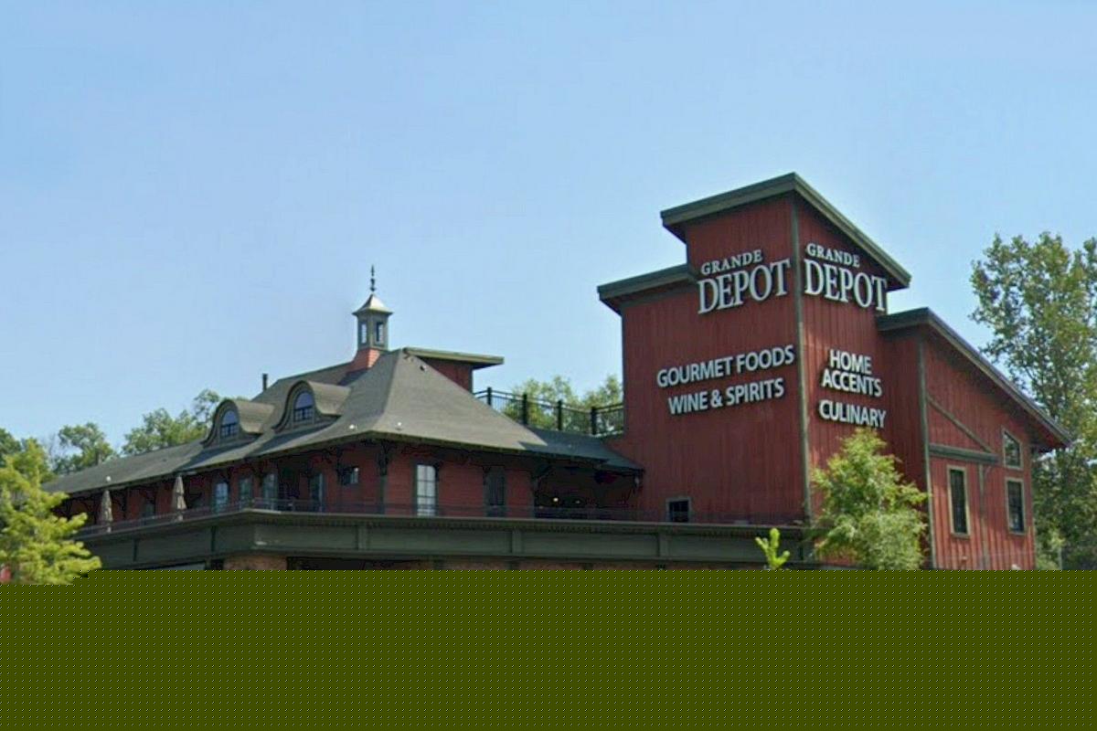 St. Cloud Gourmet Shop Grande Depot Closing