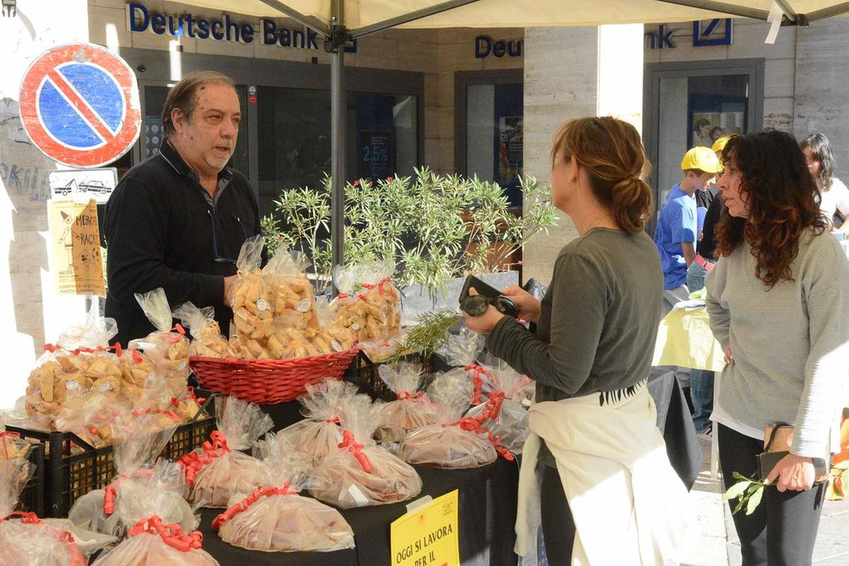 Mercato, loggiati di carta, hobbysti. Castelfranco e le tante iniziative: "Occasioni per vivere il paese"
