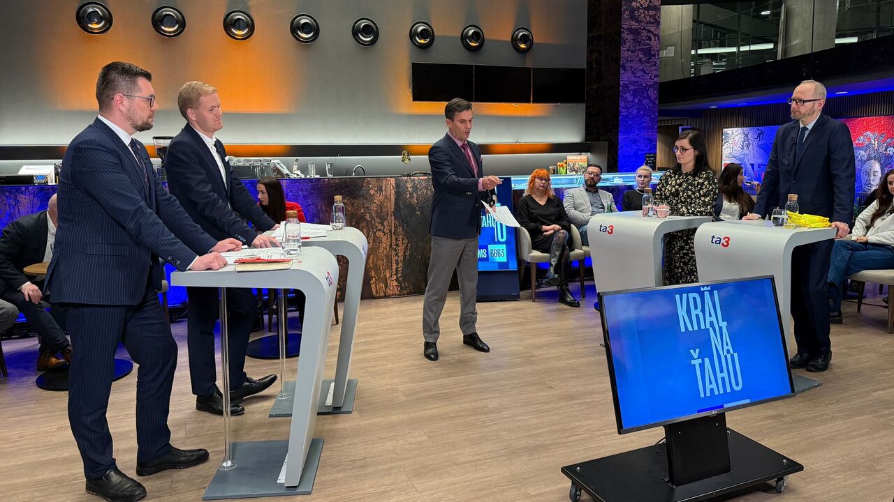 Mesterová: Obžalovaný Gašpar vám nevadí, ale košeľa bez kravaty áno. Keď ste doňho zamilovaná, choďte na kávu, povedal Bartek