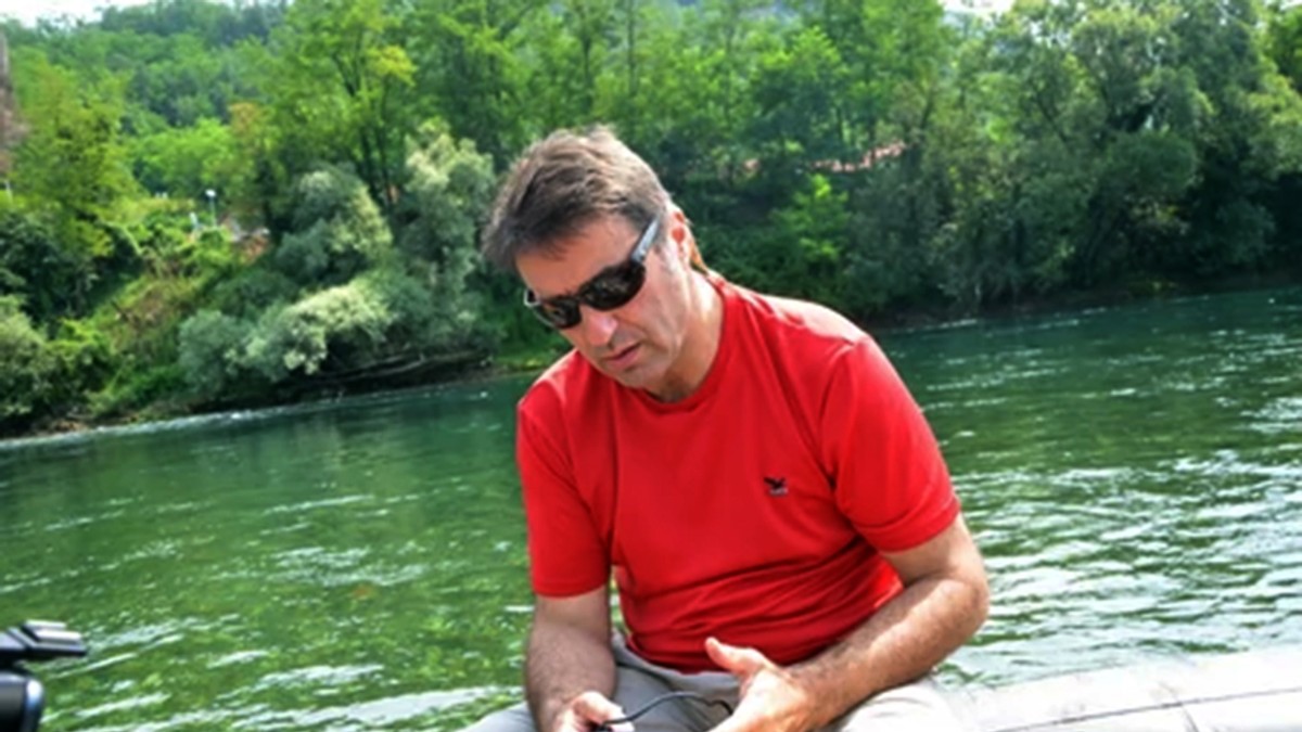 Naš poznati voditelj NAPRAVIO KUĆU U NETAKNUTOJ PRIRODI U SRBIJI: Njegova ćerka pokazala pravu jesenju bajku sa nestvarne lokacije i KAMIN SA VATROM - ovako se greje