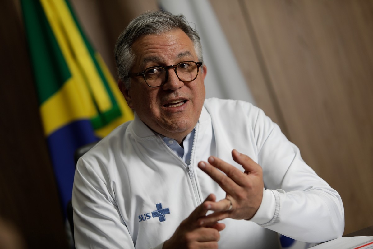 Ministro diz que notificação de casos de intoxicação com metanol deve aumentar