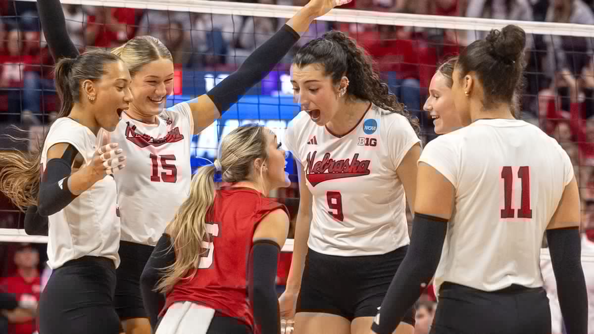 Nebraska volleyball opens season at No. 1
