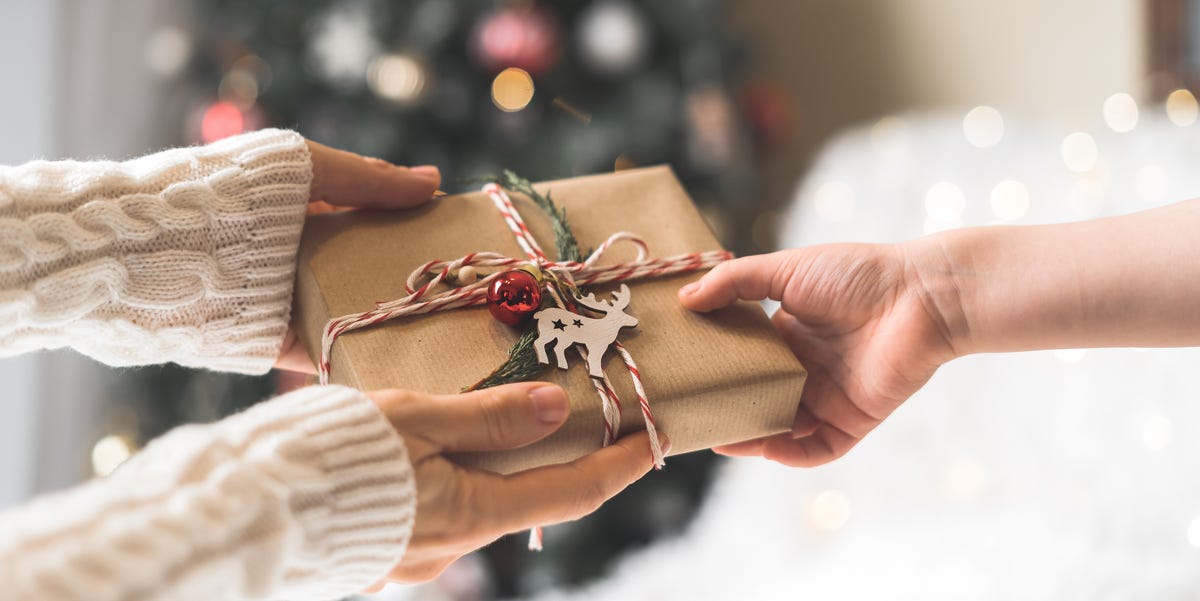 9 Holiday Etiquette Rules It’s OK to Ignore, According to Experts