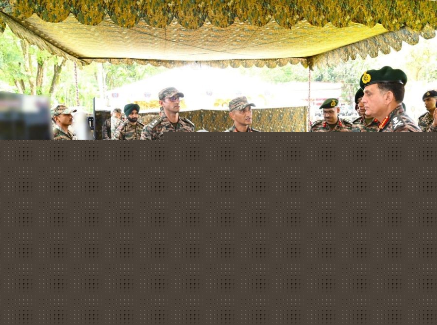 Army Chief reviews Eastern Theatre security, operational preparedness during two-day visit