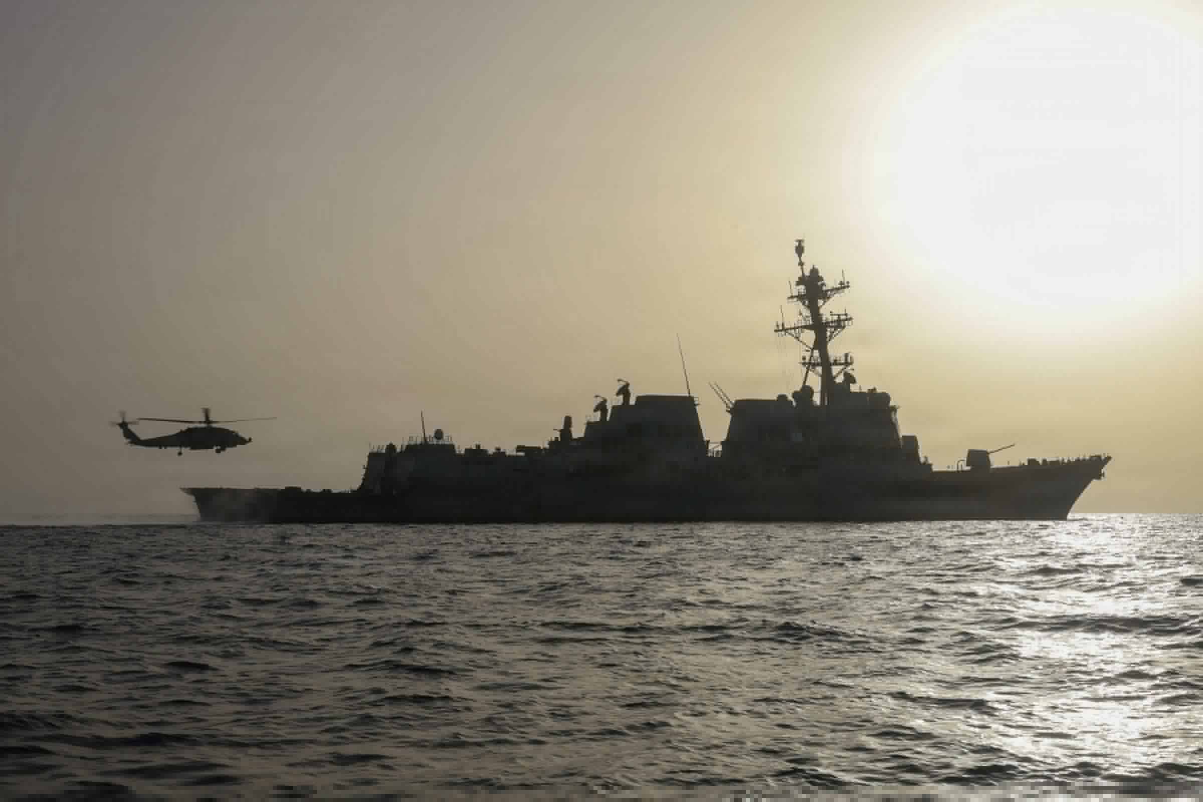 EUA atacam com msseis navio perto do Ir; houthis matam 4