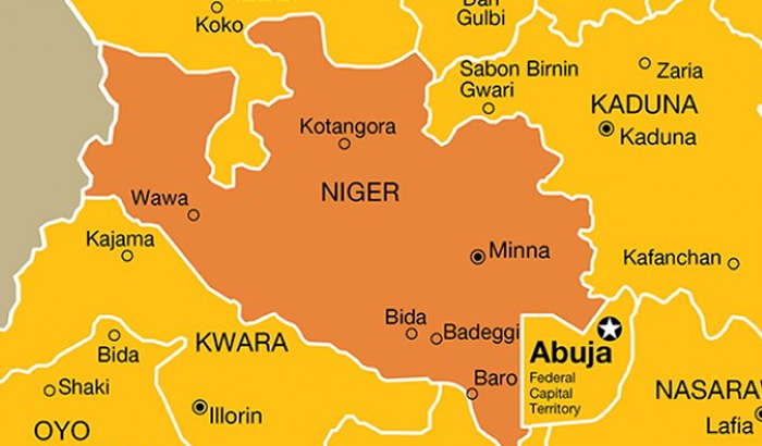 Flood: Mokwa Indigenes Support Victims, Distributes Cheques