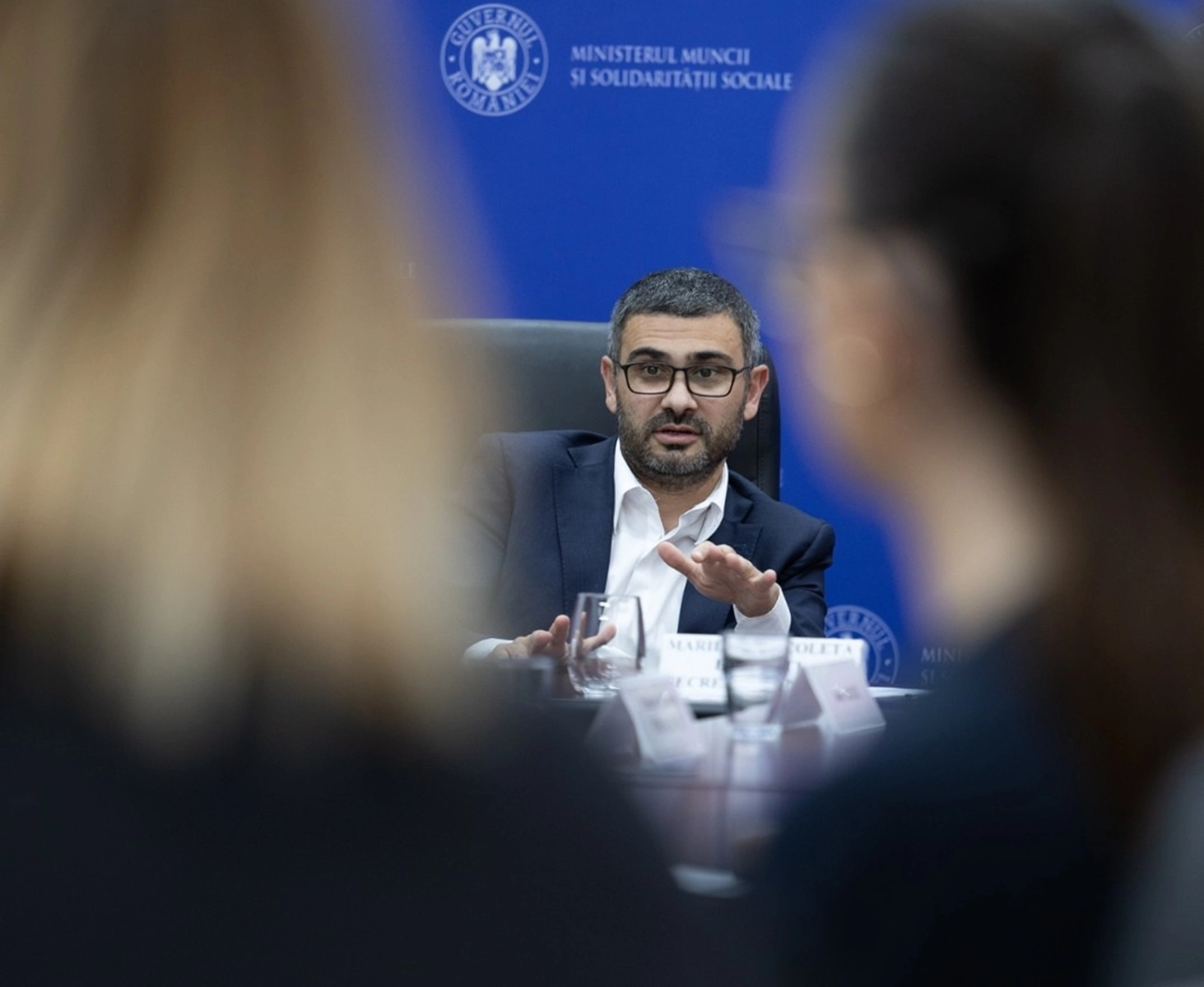 Ministrul Muncii explică ce se face cu vocherele de 7.900 de euro pentru copiii cu handicap