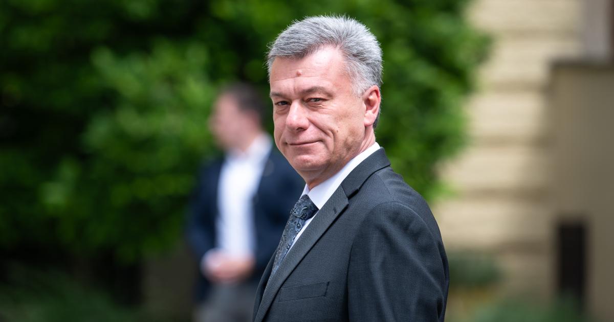 Názory a argumenty: Petr Honzejk: Dlouhý stín Pavla Blažka nad současnou opozicí (audio)