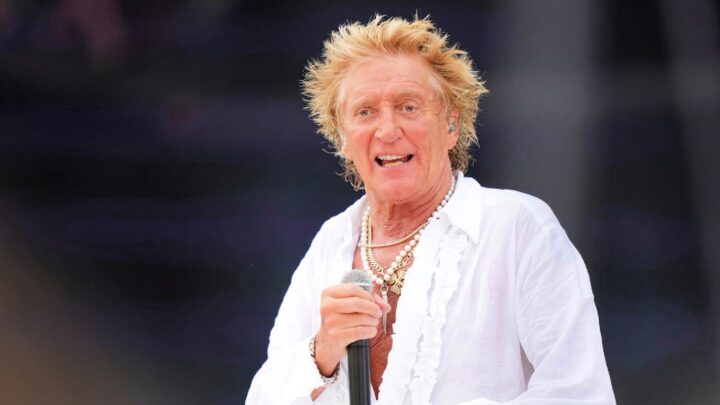 Rod Stewart calls off tour dates after stent procedure