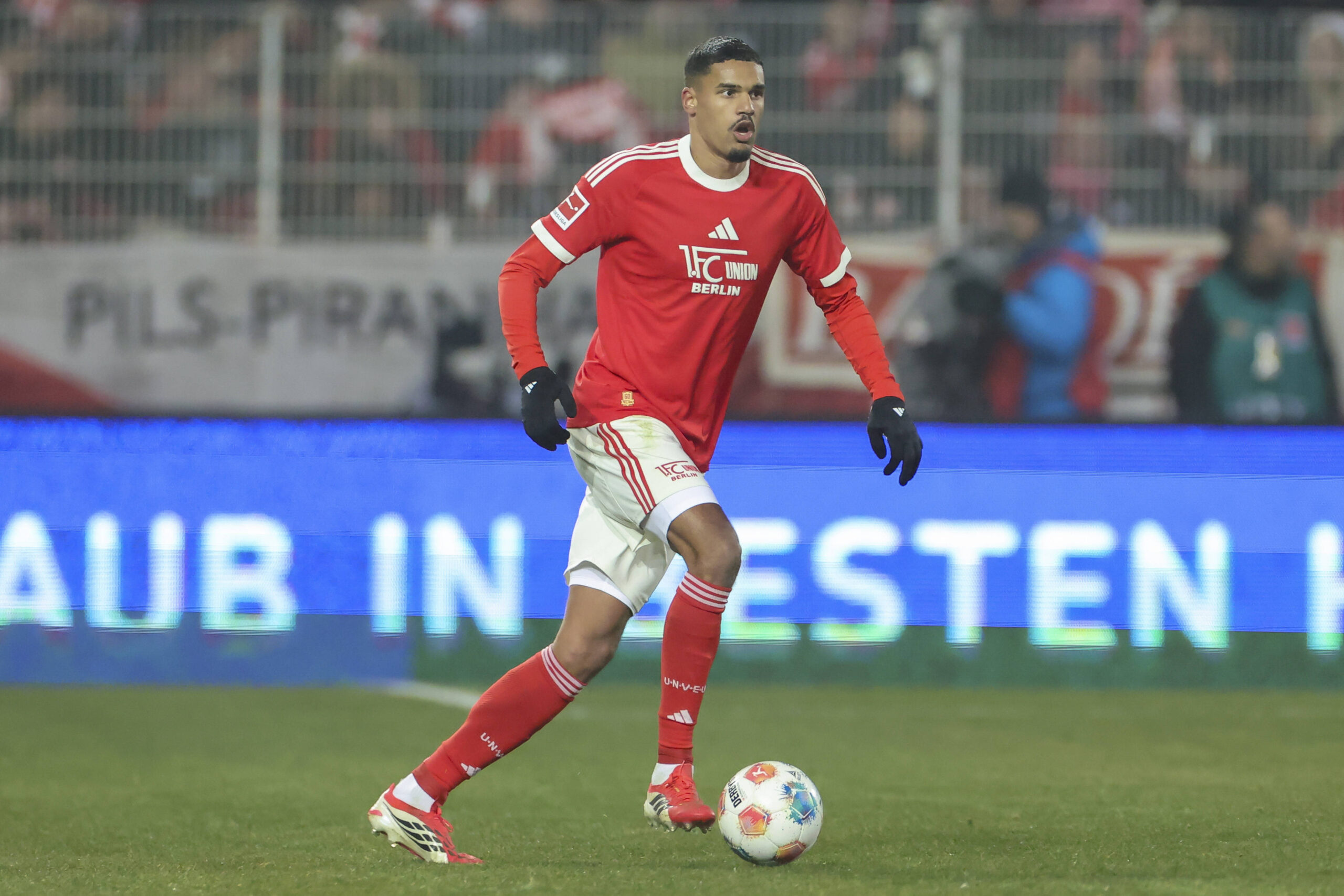 Report: Aston Villa eyeing late move to sign Bundesliga star
