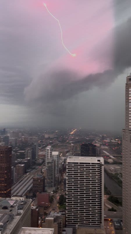 At least 2 dead, hundreds of thousands without power after severe US Midwest storms