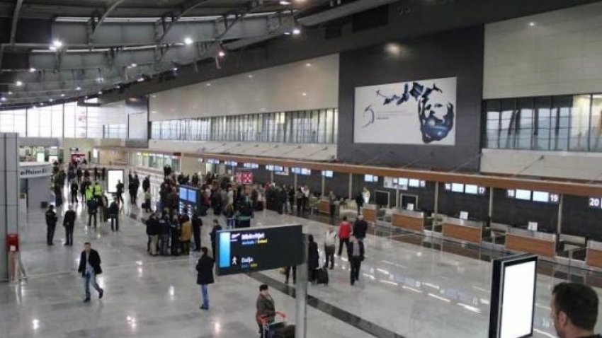 Kapet shtetasi i Serbisë në Aeroportin e Prishtinës, dyshohet për dokumente të falsifikuara