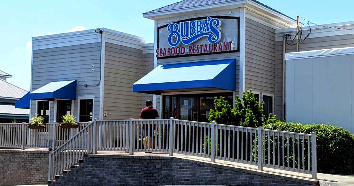 This Legendary Restaurant In Virginia Has Mouth-Watering Crab Cakes Known Throughout The US