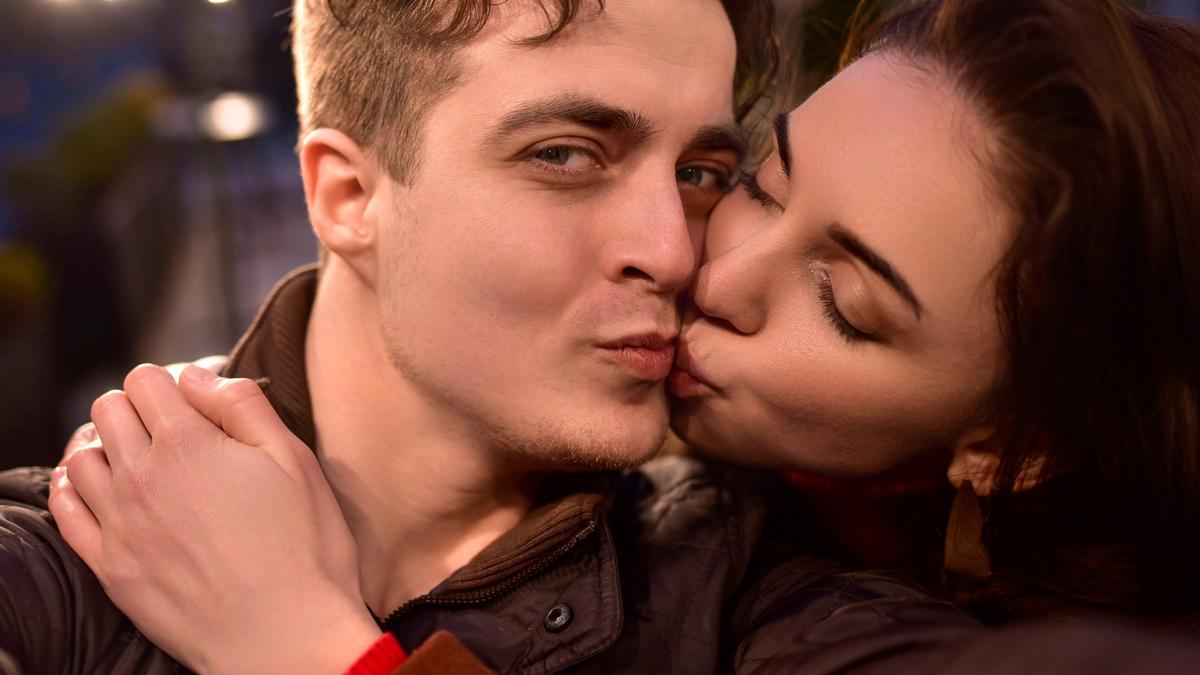 Kissing in public is good for your relationship