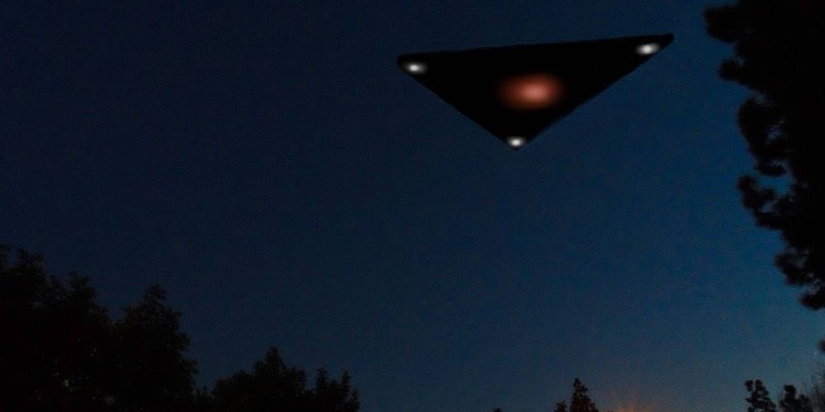 Pentagoni publikon dosje të reja për UFO: Një trekëndësh bllokoi qiellin në 2002
