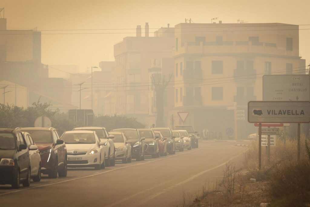 L’incendi de la Vall d’Uixó està fora de la capacitat d’extinció i ja ha obligat a desallotjar 16.000 persones
