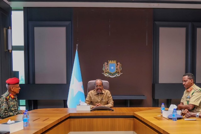Xasan Sheekh oo la kulmay taliyaha ciidamada Jabuuti