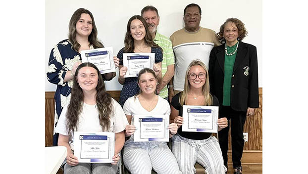 Ruritan Club presents scholarships